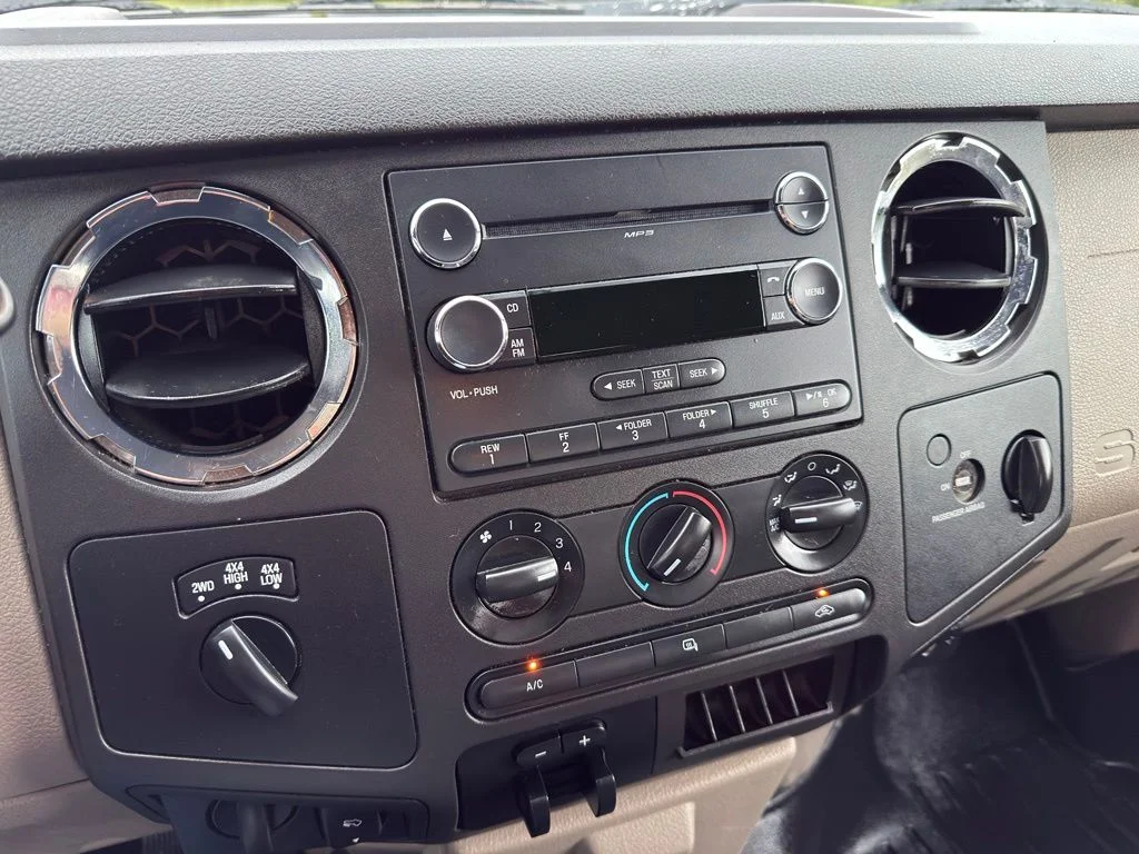 Used 2010  Ford XL image 33