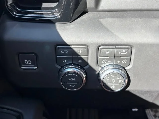 New 2026 Summit White GMC AT4X image 32