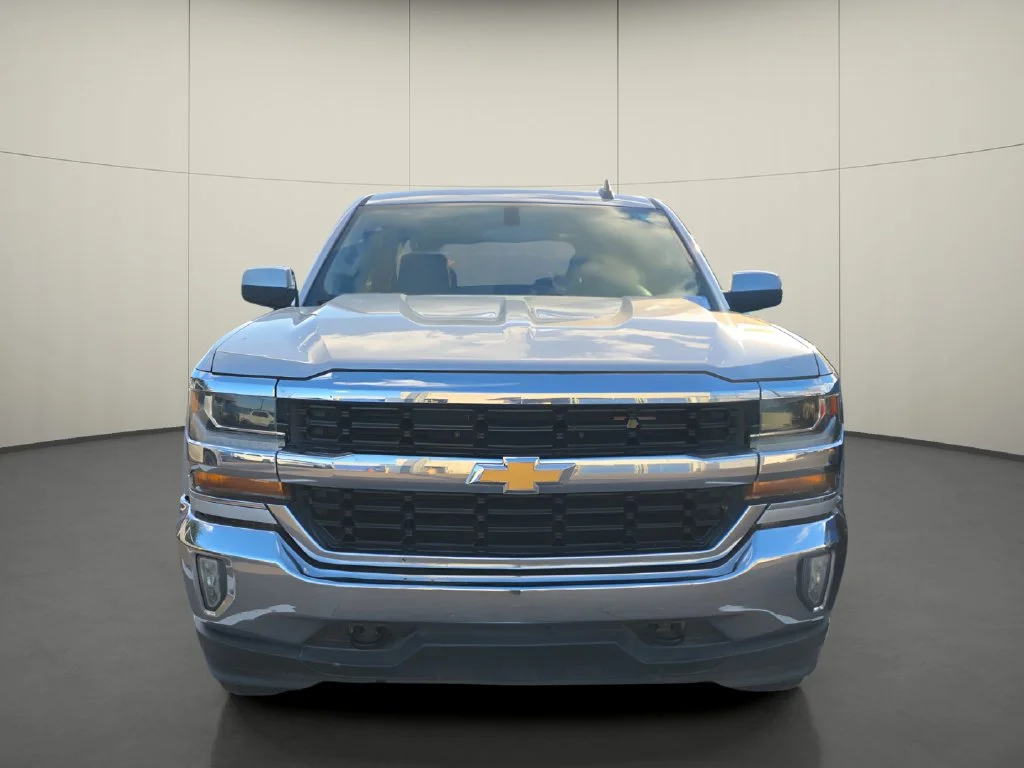 Used 2018 Silver Chevrolet LT image 2