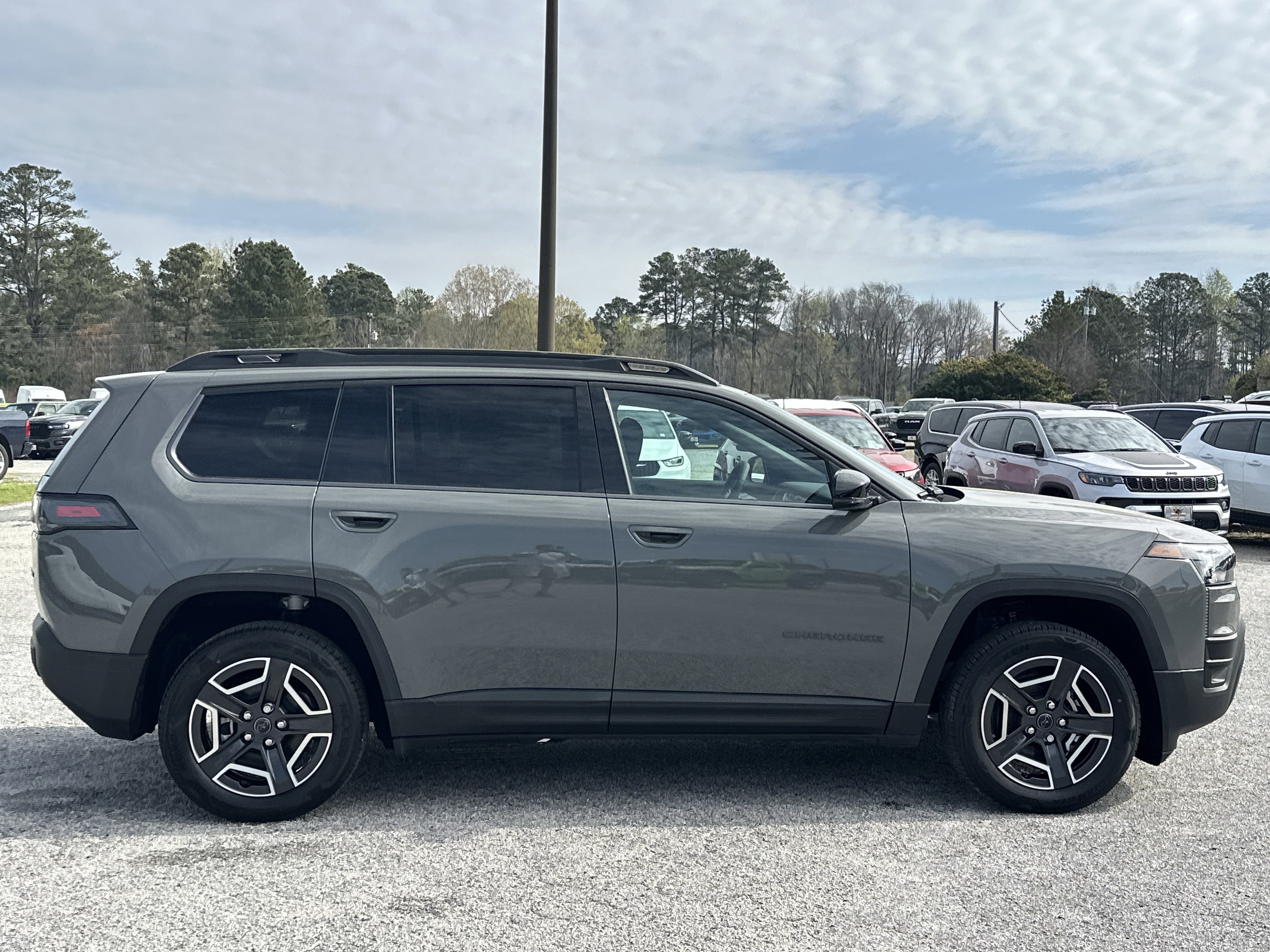 New 2026 Sting-Gray Clear-Coat Exterior Paint Jeep Limited image 9