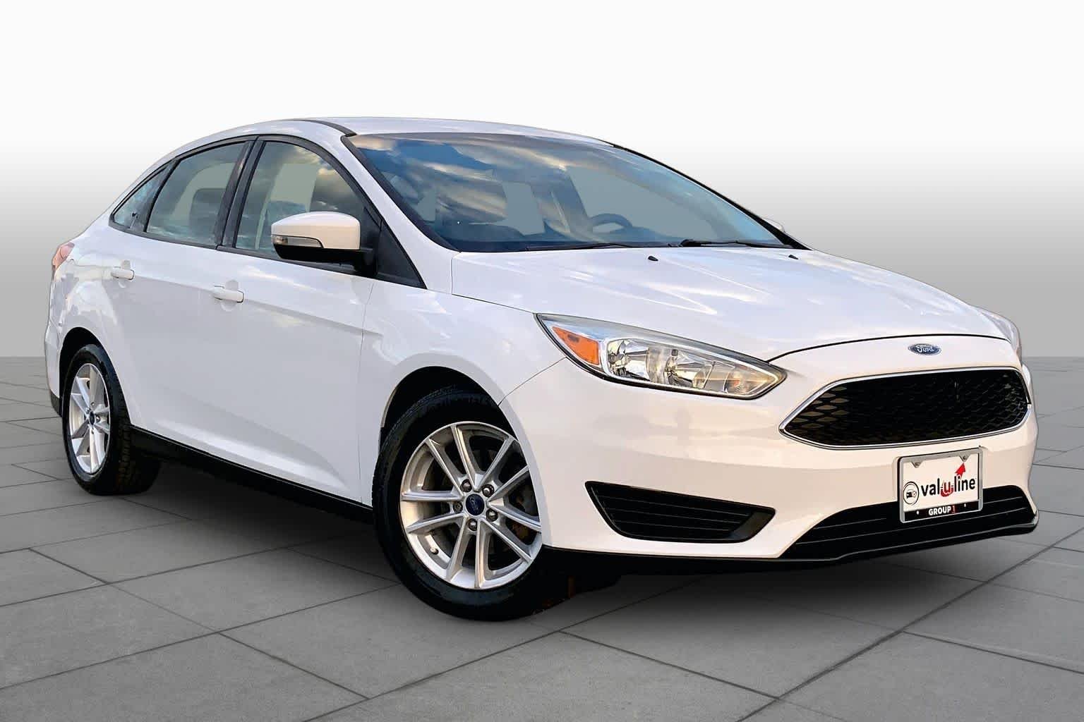 Used 2017 Oxford White Ford SE image 3