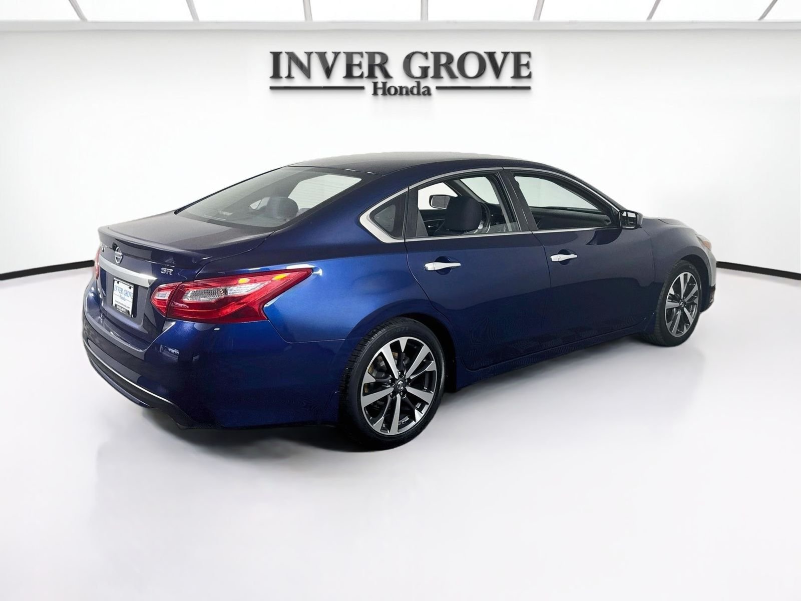 Used 2016 Deep Blue Pearl Nissan 2.5 SR image 4