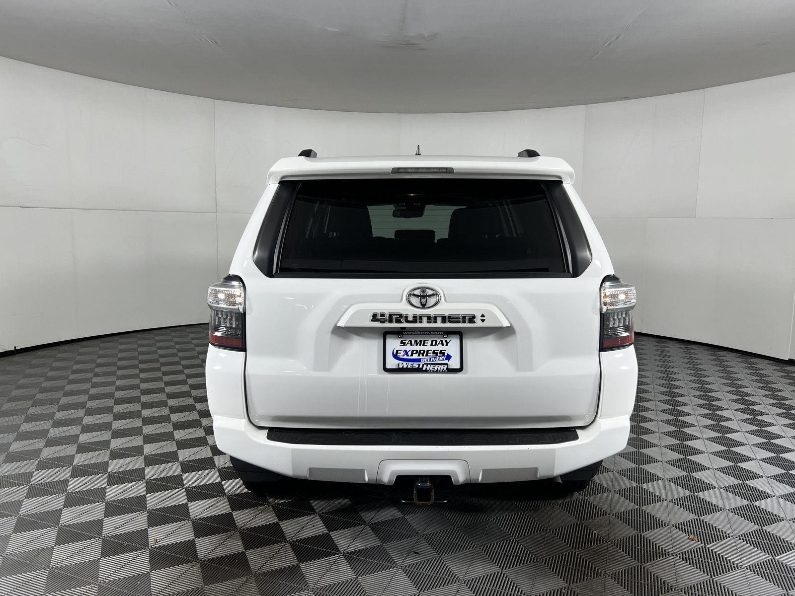 Used 2022 White Toyota SR5 Premium image 7