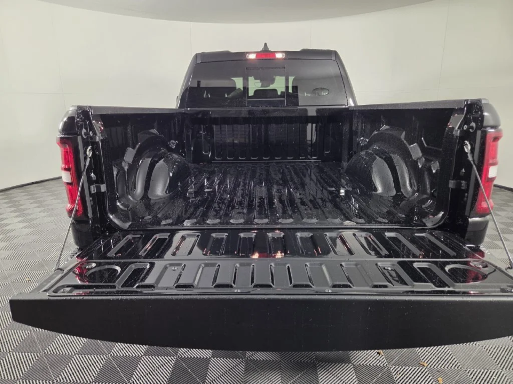 New 2026 Diamond Black Crystal Pearl-Coat Exterior Paint RAM Big Horn image 20
