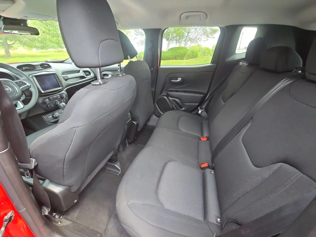 Used 2023 Red Jeep Latitude image 38