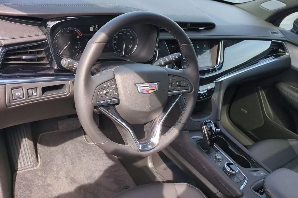 Used 2025 Stellar Black Metallic Cadillac Premium Luxury image 9
