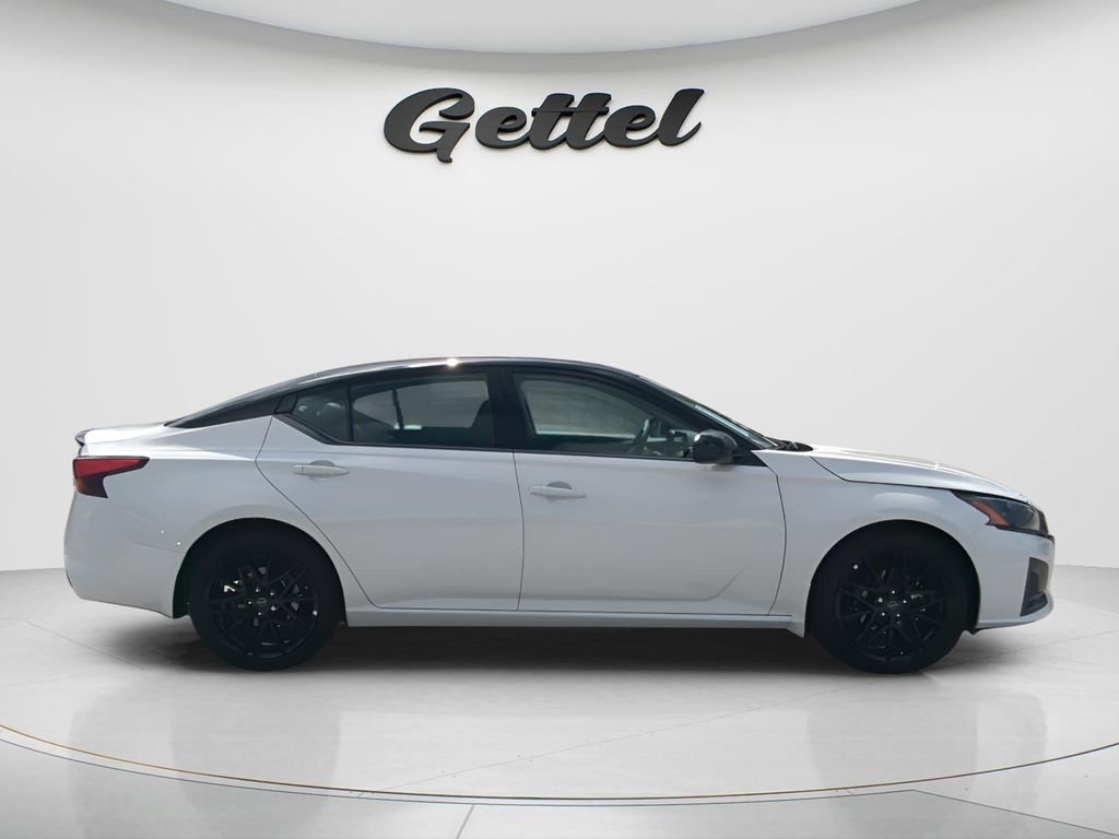 New 2026 Pearl White TriCoat / Super Black Two-tone Nissan SR Midnight Edition® image 4