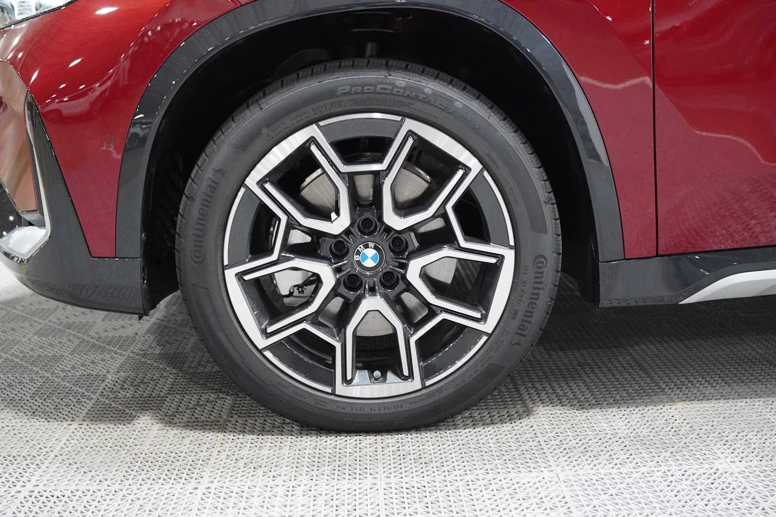 New 2026 Vegas Red Metallic BMW xDrive28i image 7