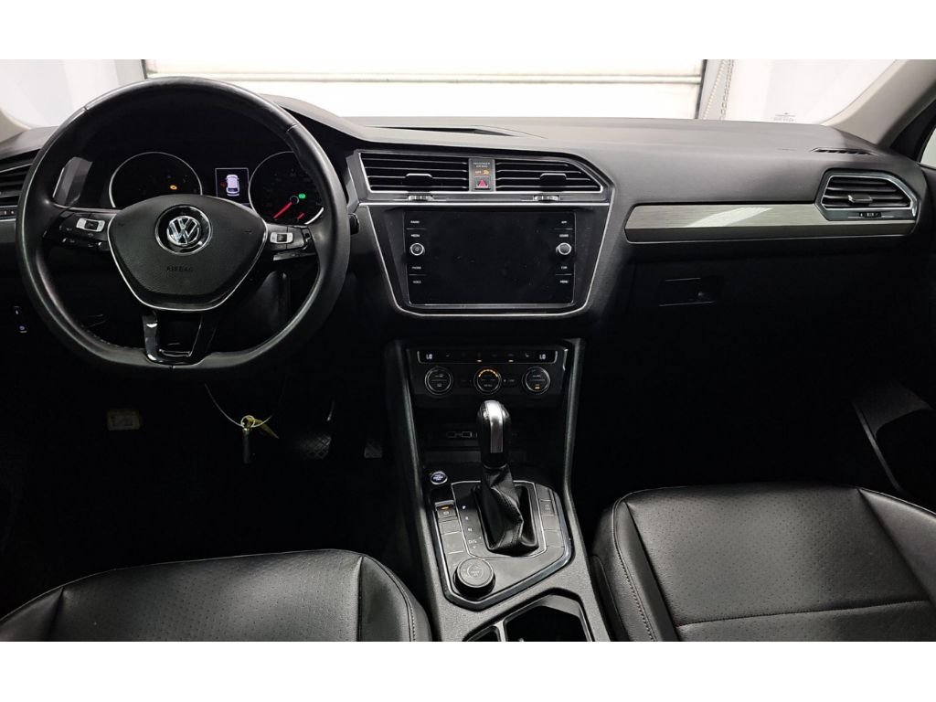 Used 2020 Pyrite Silver Metallic Volkswagen SE image 8