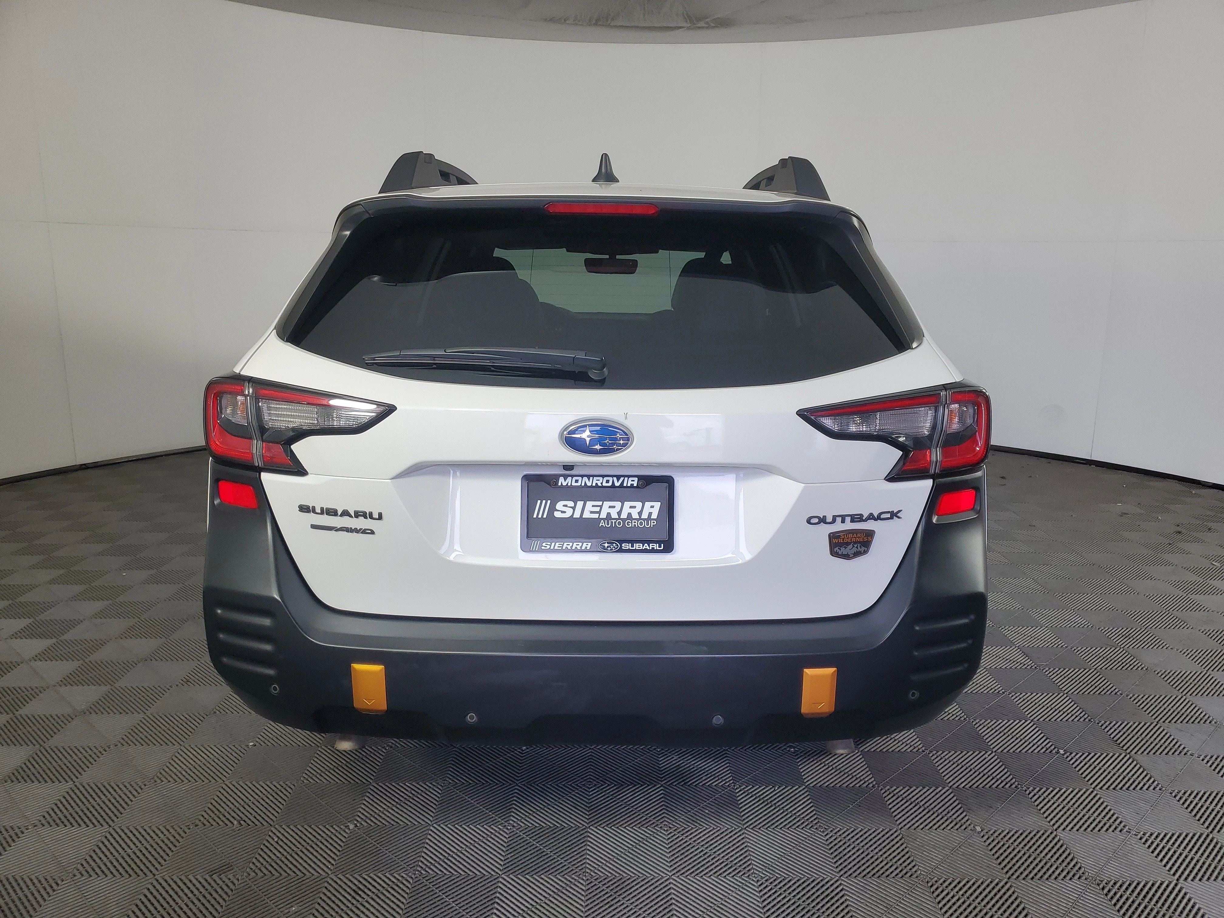Used 2024 Crystal White Pearl Subaru Wilderness image 5