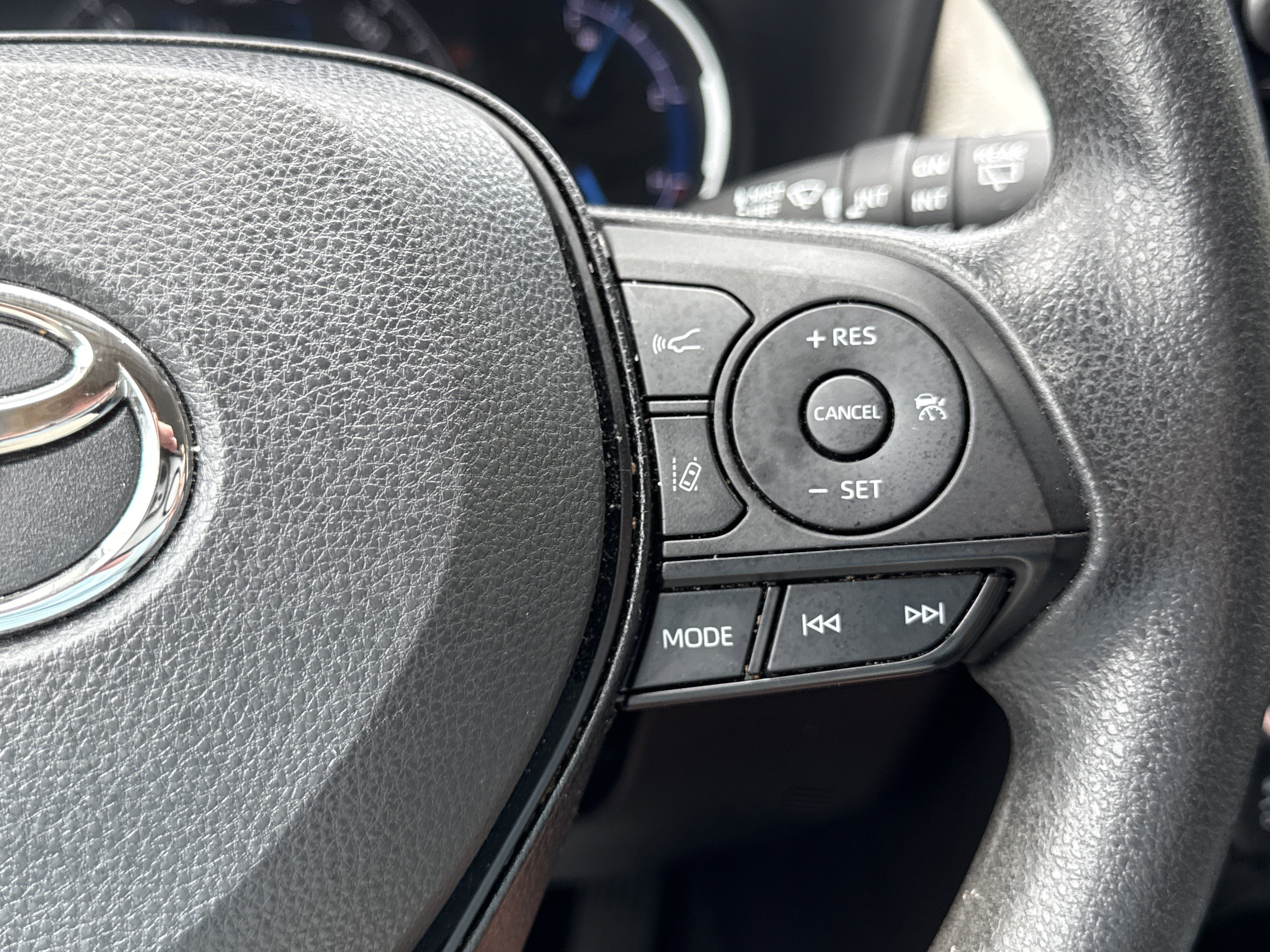 2023 Toyota RAV4 XLE - Photo 22