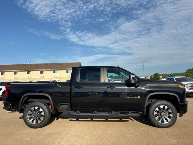 2021 Chevrolet Silverado 2500HD LTZ - Photo 2