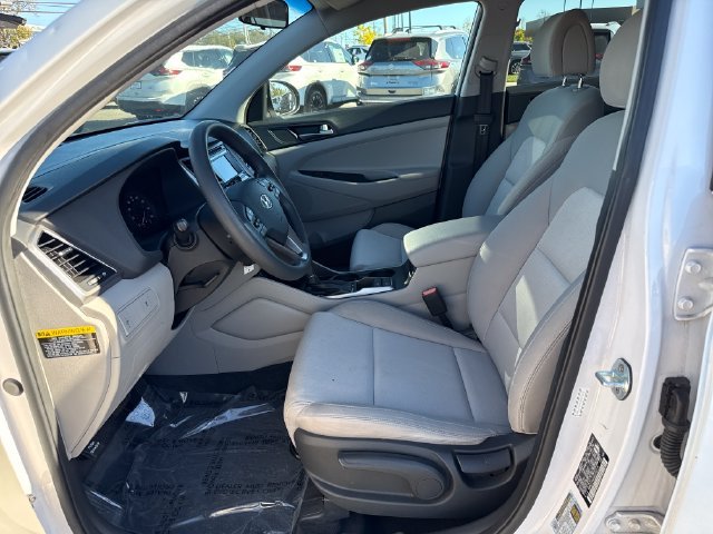 Used 2016 White Hyundai SE image 13
