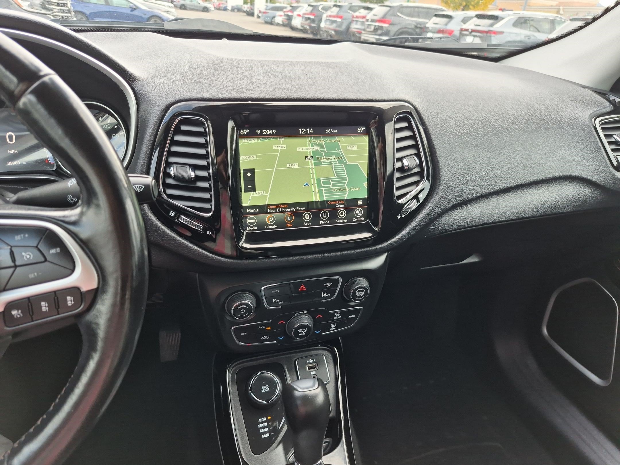 Used 2021 Diamond Black Crystal Pearlcoat Jeep Limited image 24