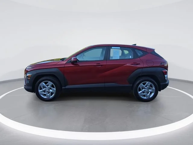 Used 2025 Red Hyundai SE image 5