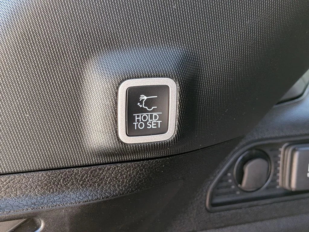 Used 2025 Silver Jeep Altitude X image 7