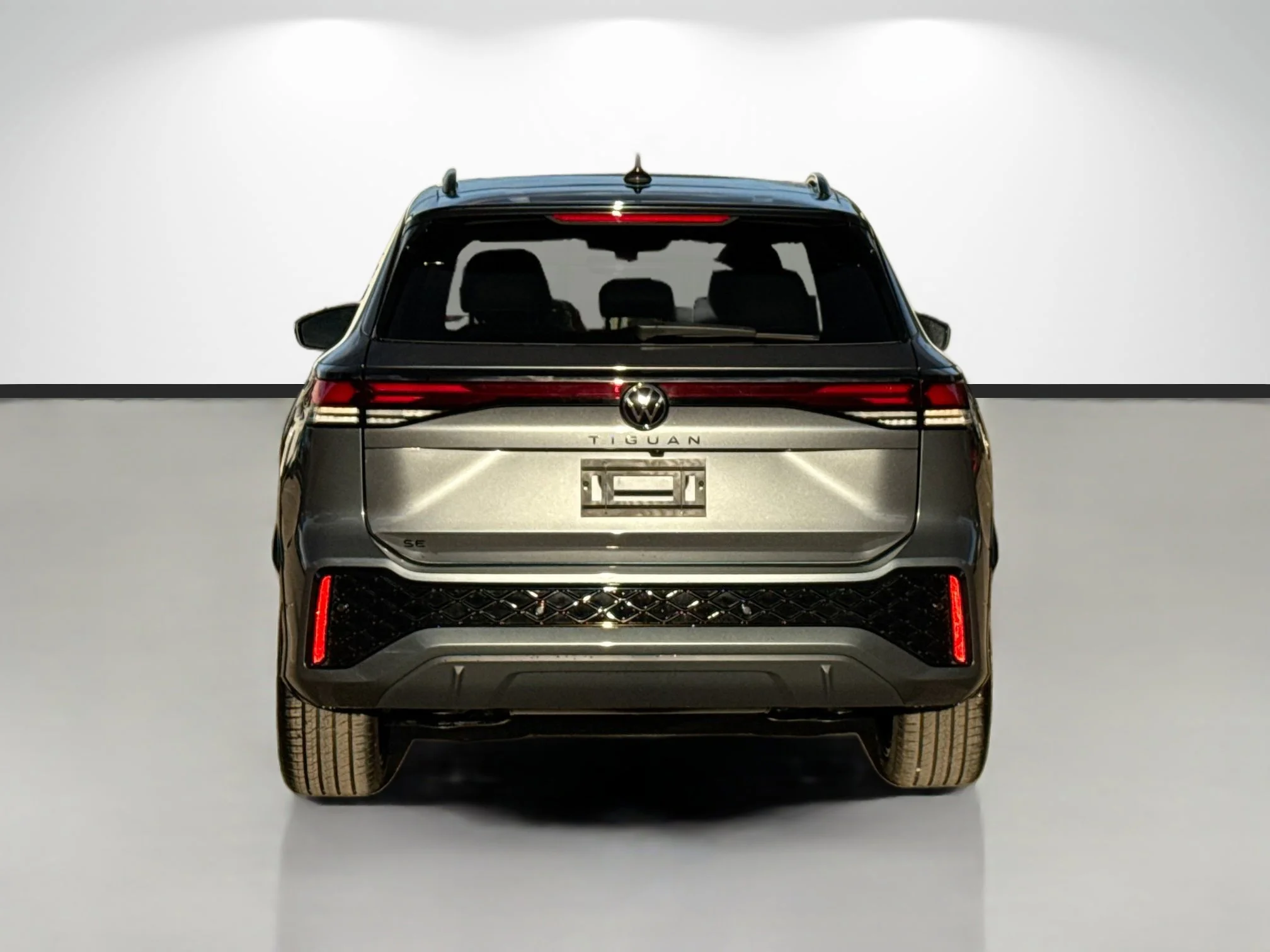 New 2026 Platinum Volkswagen SE R-Line Black image 4
