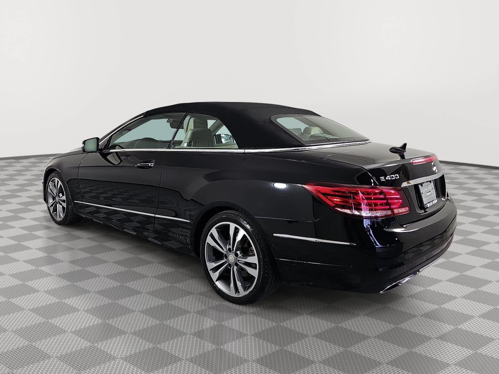 Used 2016 Black Mercedes-Benz E 400 image 6