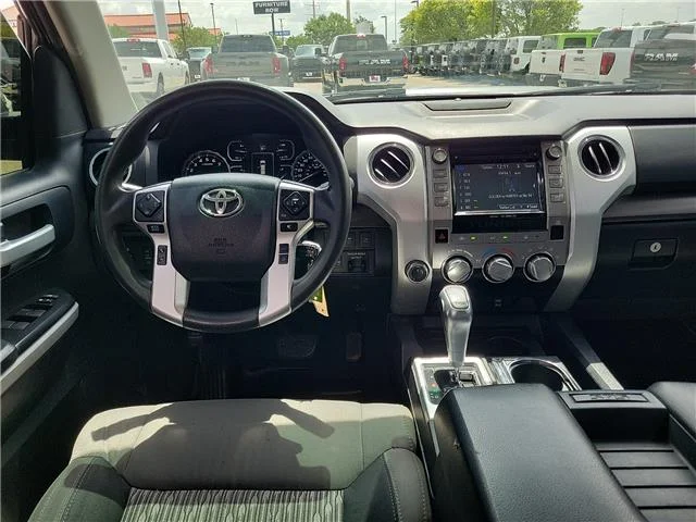 Used 2018  Toyota  image 10