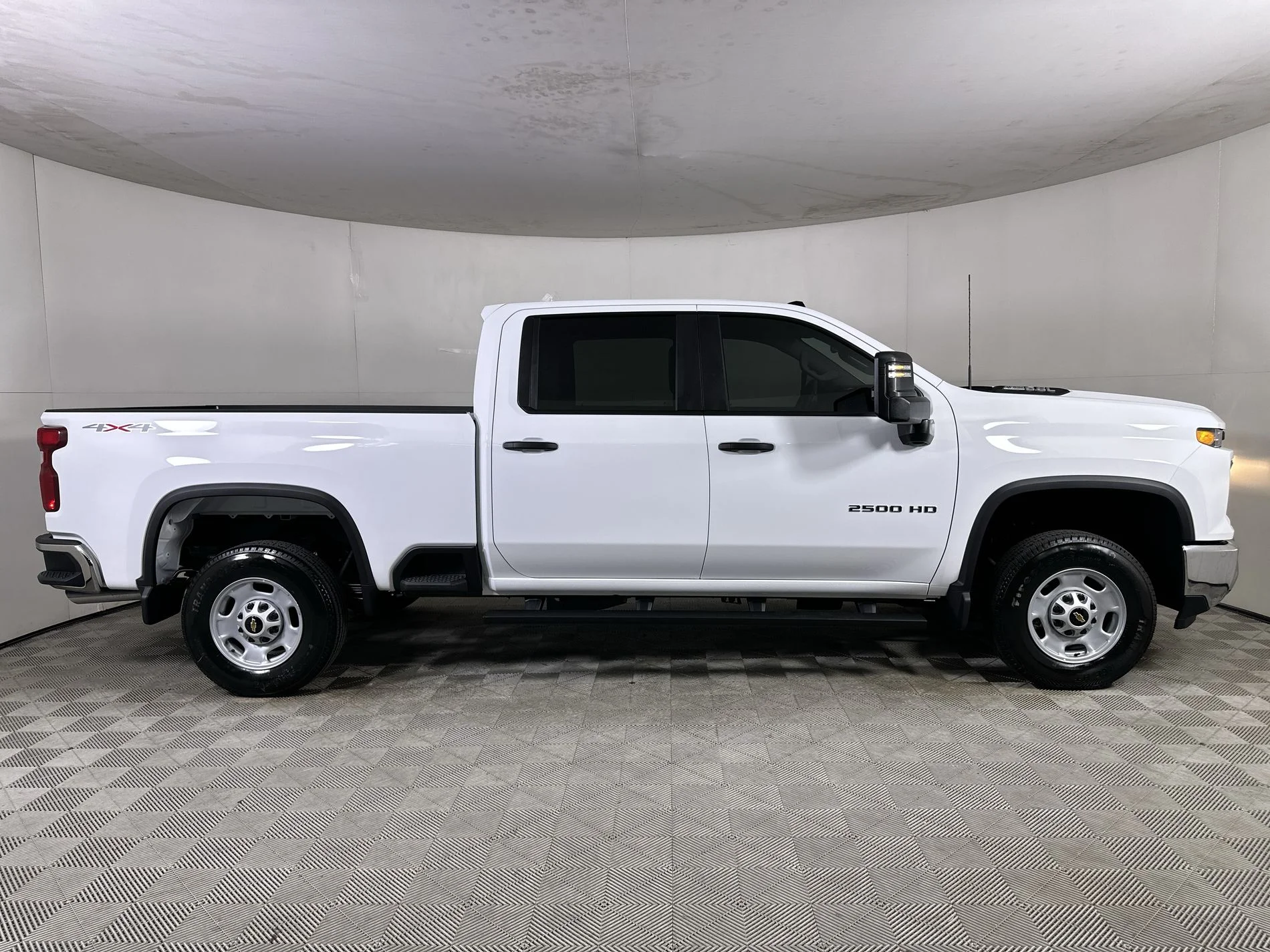 New 2026 Summit White Chevrolet WT image 9