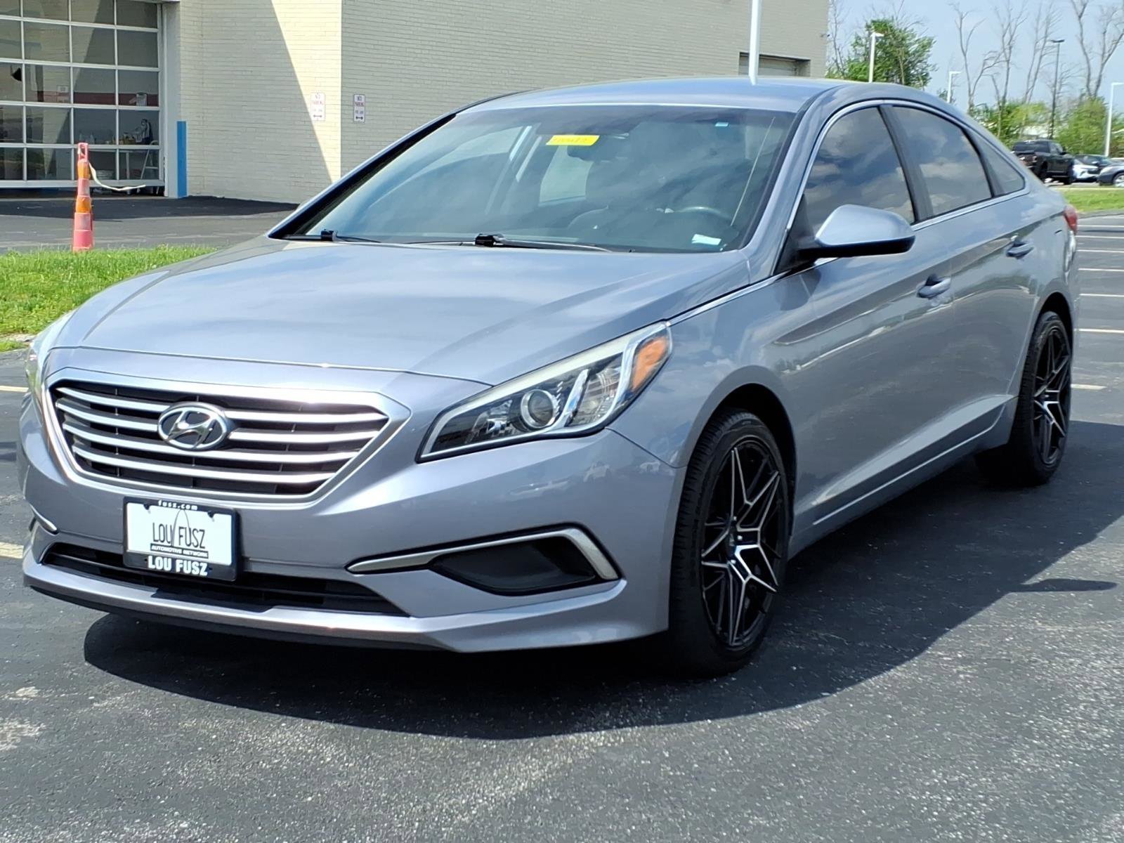 Used 2016 Hyundai Sonata SE with VIN 5NPE24AF9GH284073 for sale in St. Peters, MO