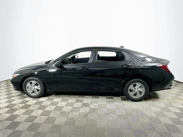 New 2026 Hyundai ELANTRA SE