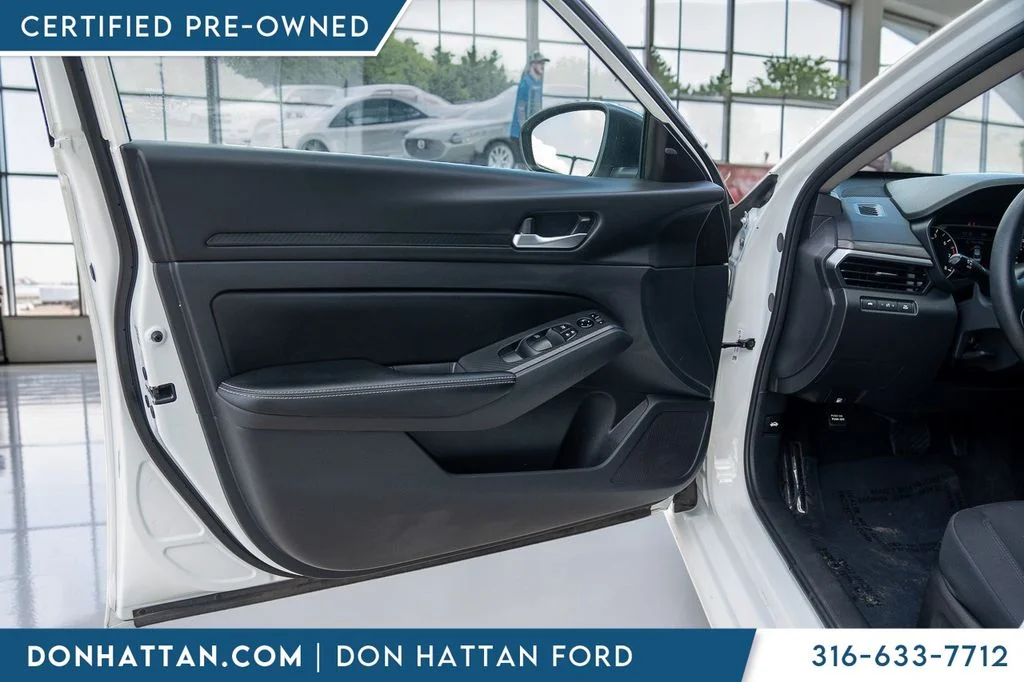 2025 Nissan Altima SV - Photo 17