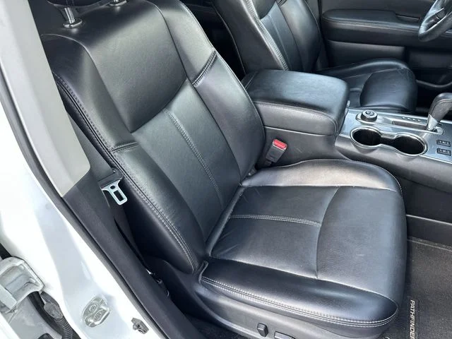 Used 2019 White Nissan SL image 28