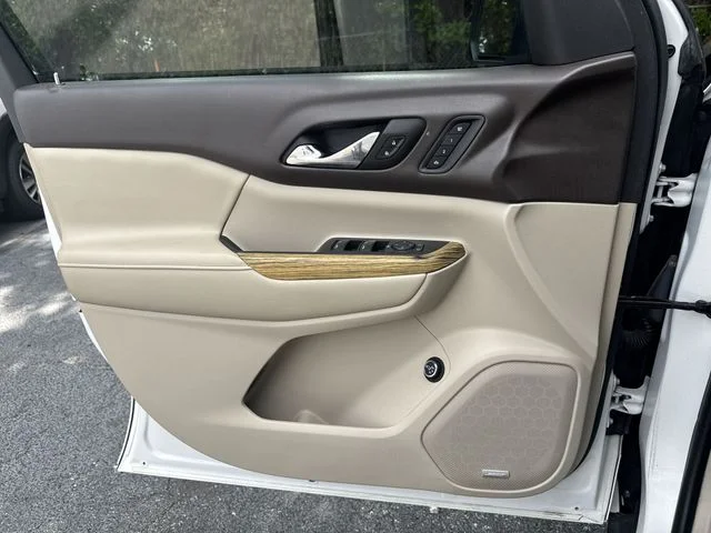 Used 2018 White GMC Denali image 29