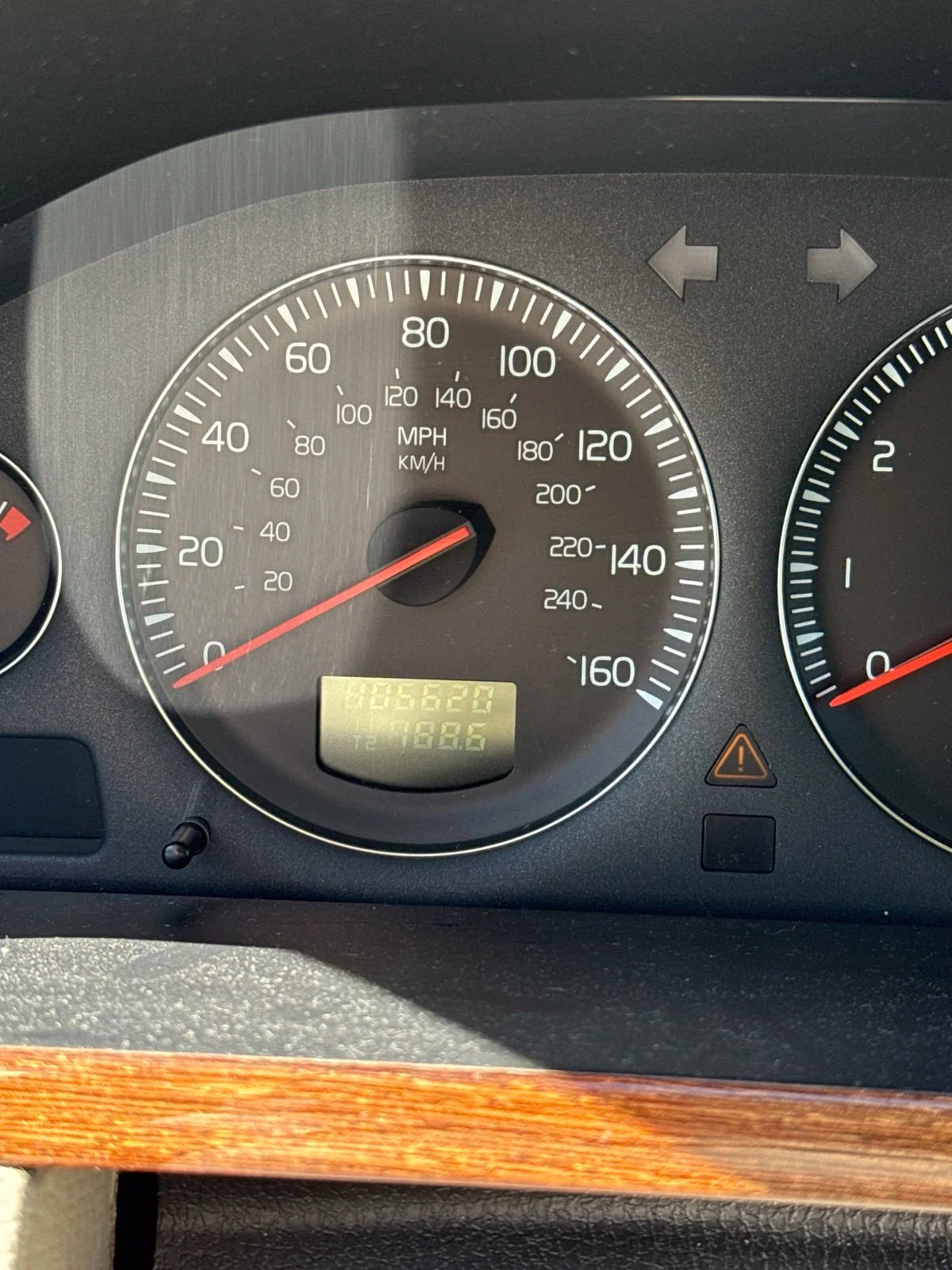 Used 2005 Silver Volvo 2.5T image 4