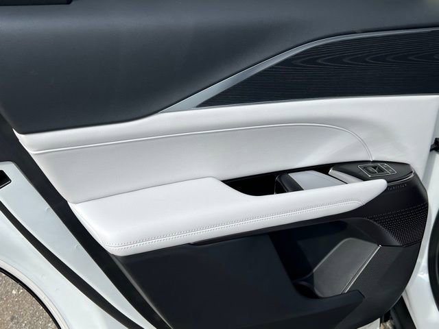 2025 Cadillac LYRIQ Luxury 1 - Photo 14