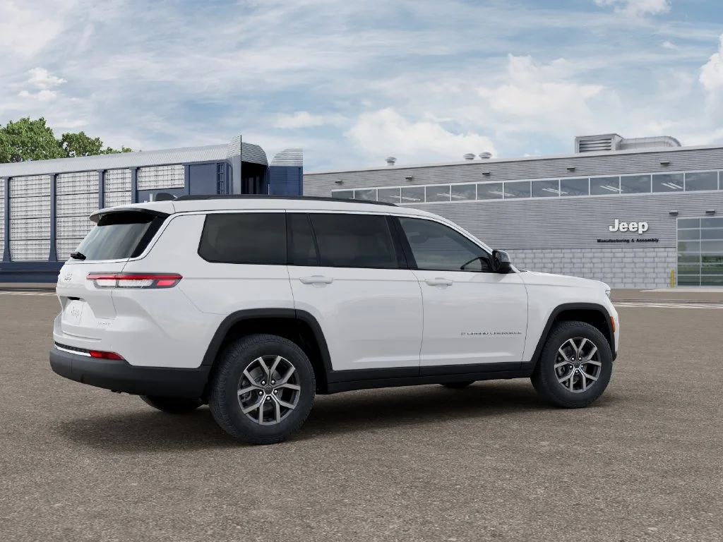 New 2027 White Jeep Laredo X image 4