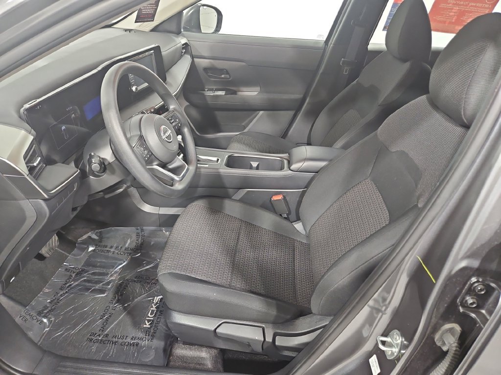 Used 2025 Gray Nissan S image 11