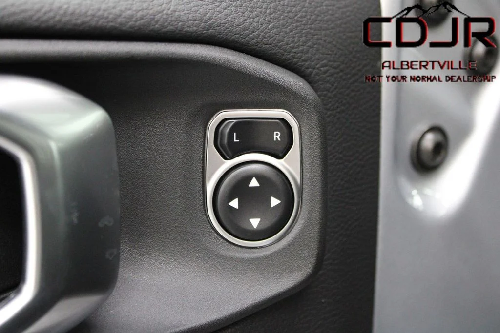 Used 2023 Silver Jeep Rubicon image 22