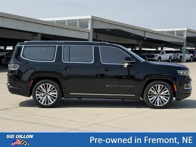 Used 2023 Diamond Black Crystal Pearlcoat Jeep Series III image 3