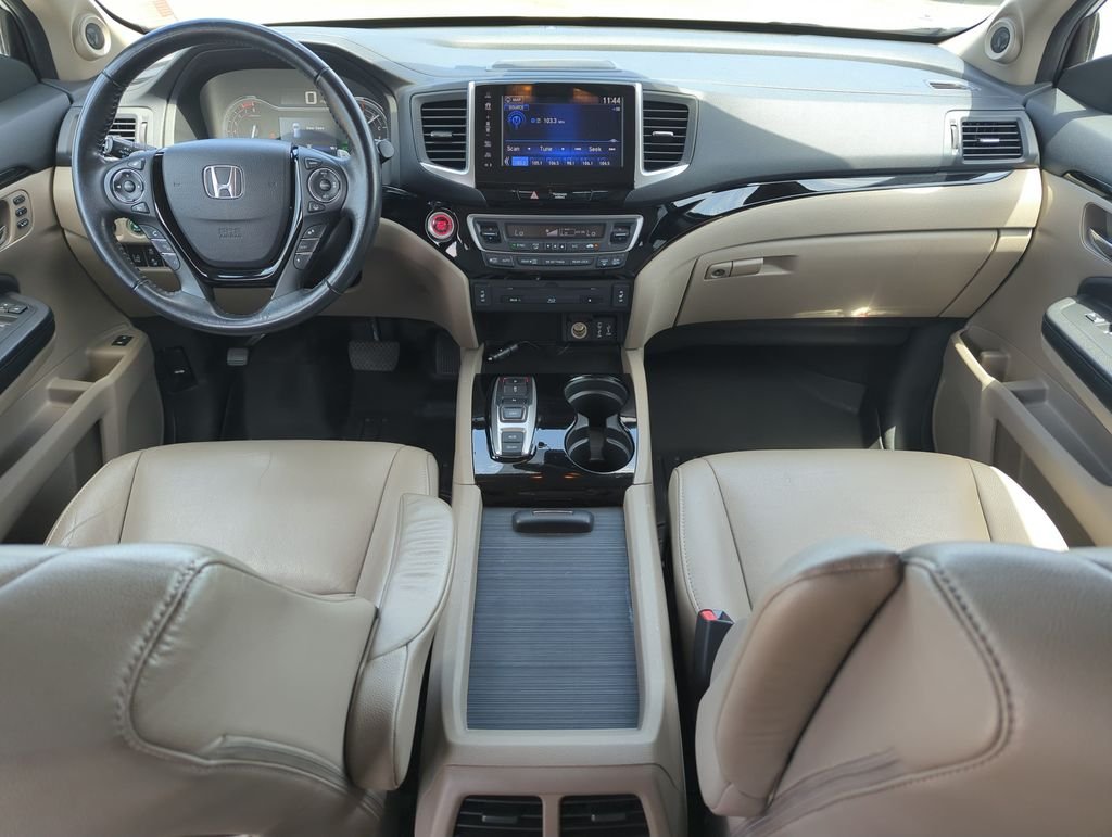 Used 2017  Honda Touring image 15