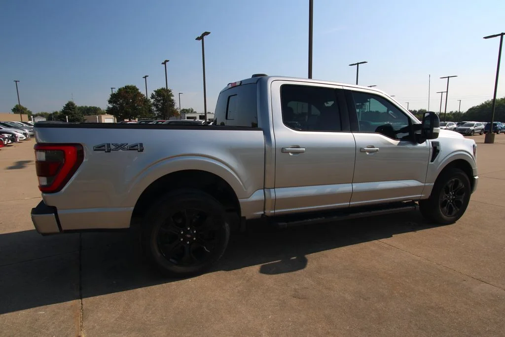 Used 2023  Ford Lariat image 5
