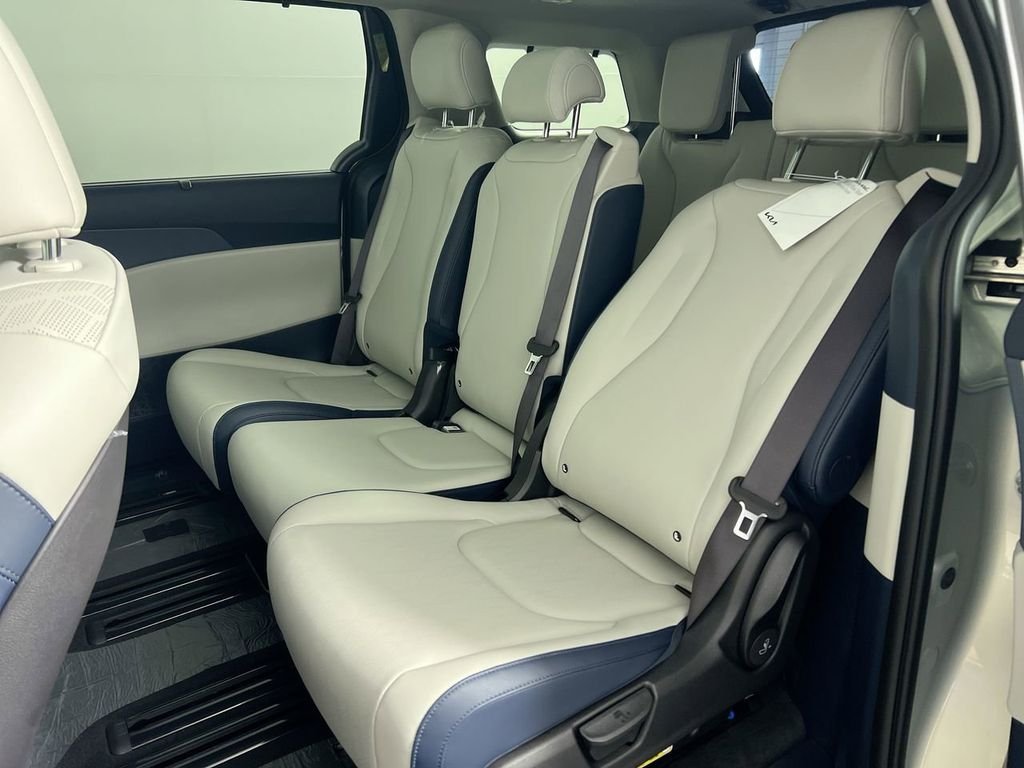 New 2026 Ivory Silver Kia EX image 29