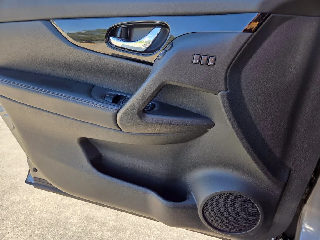 Used 2021 Gray Nissan SV image 21