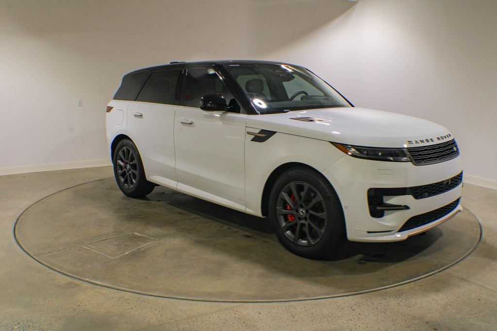 Used 2025 Fuji White Land Rover Dynamic SE image 8