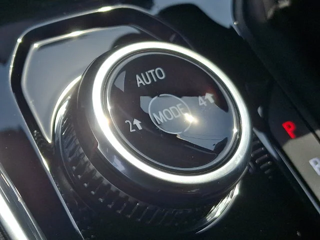 New 2026 Summit White GMC Elevation image 18