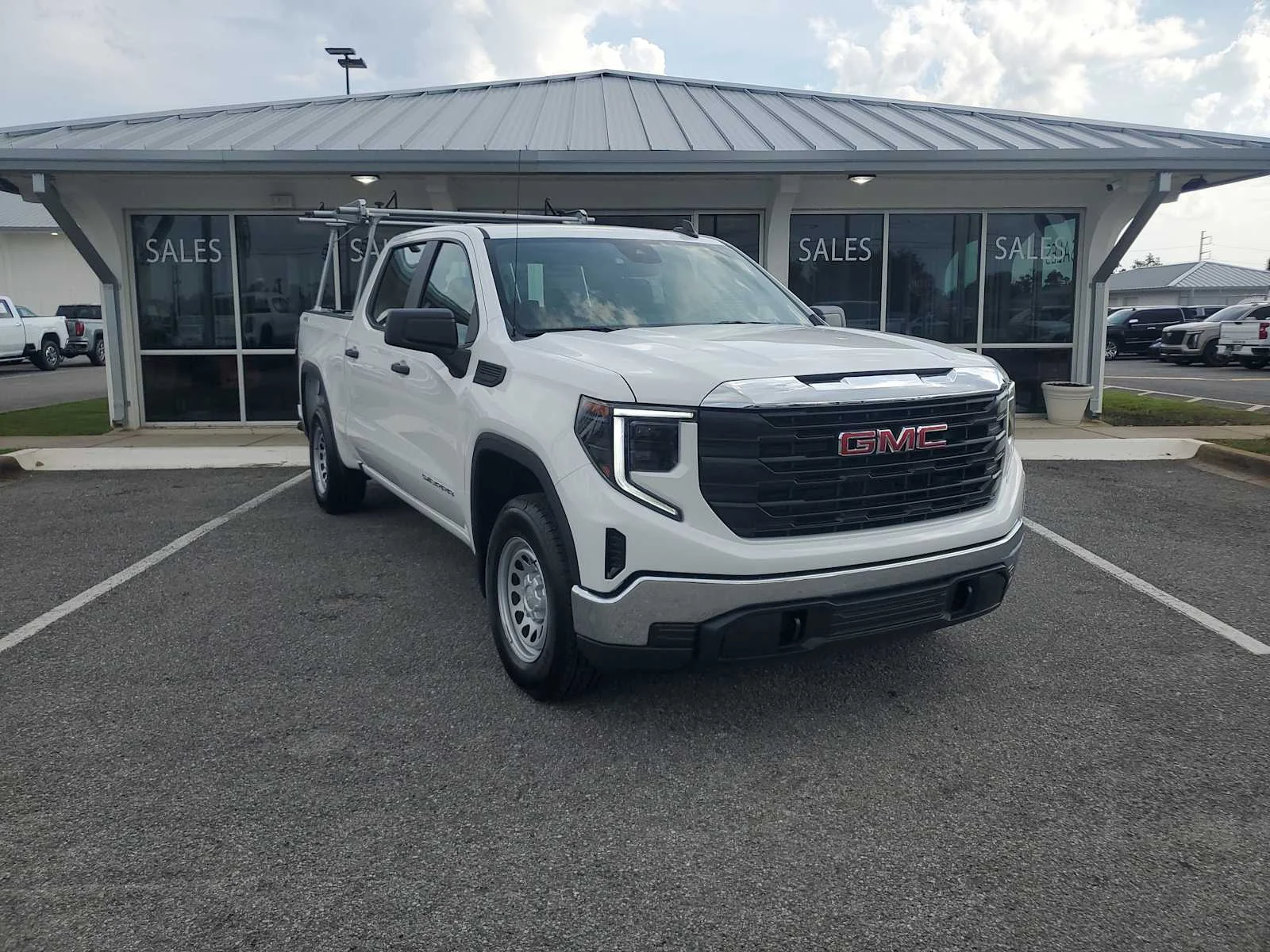 New 2026 Summit White GMC Pro image 28