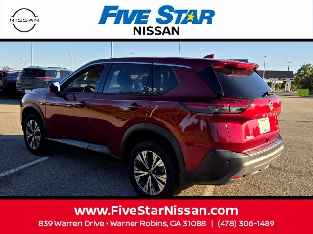 Used 2021 Red Nissan SV image 9