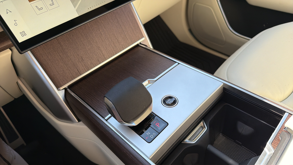 New 2026 Fuji White Land Rover SE image 21