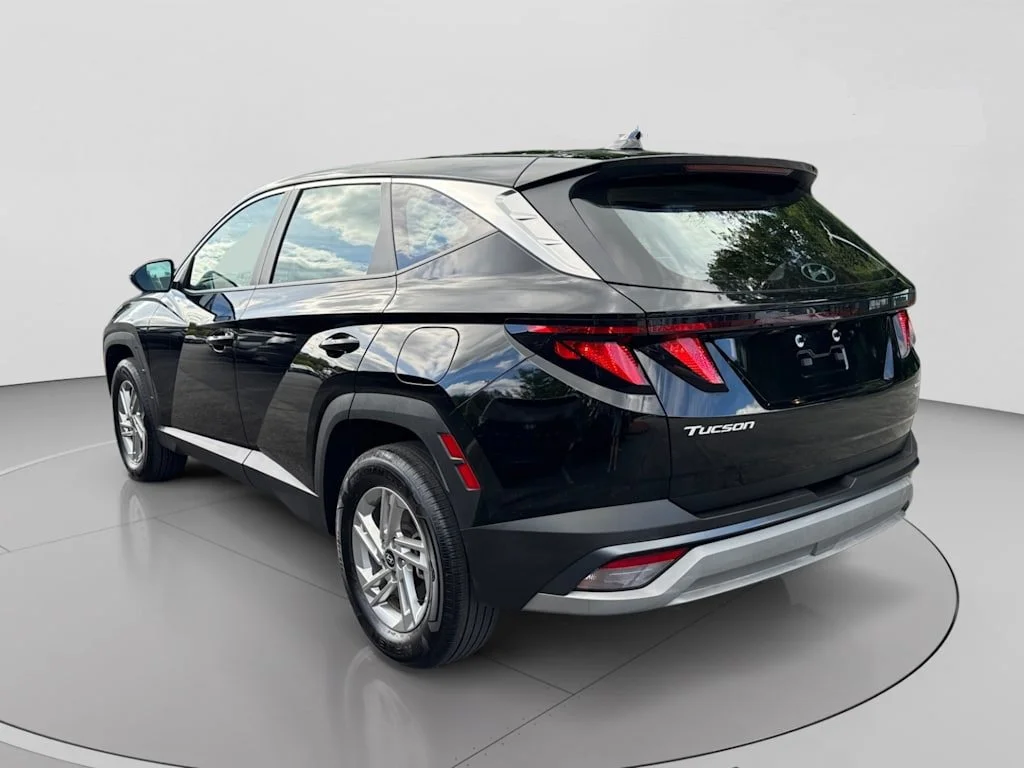 Used 2025 Black Hyundai SE image 3