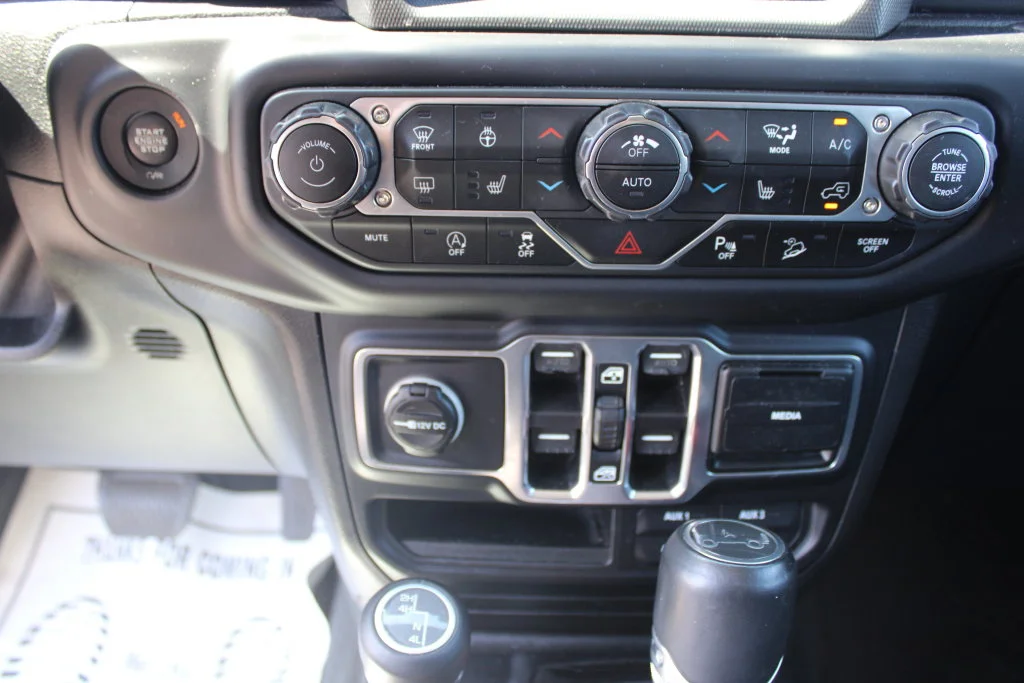 Used 2018 Black Jeep Unlimited Sahara image 18