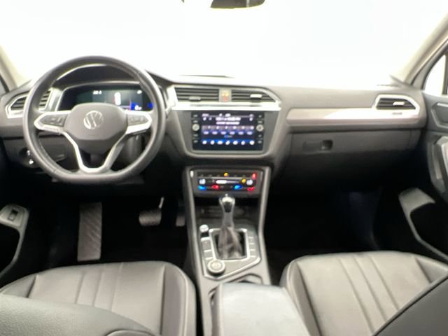 Used 2022 Pure White Volkswagen SE image 2