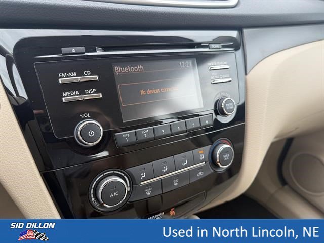 Used 2015 Cayenne Red Nissan S image 14