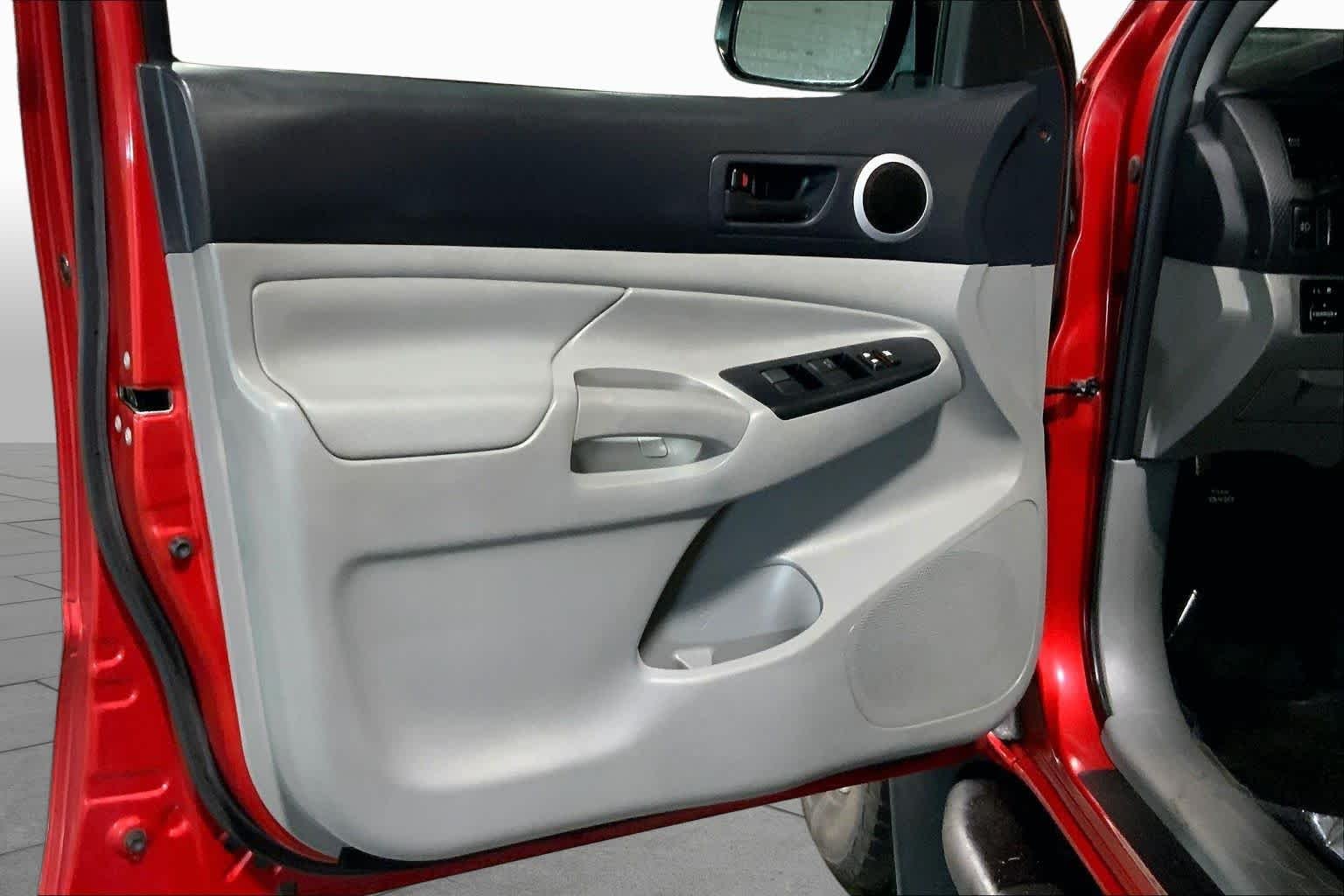 Used 2015 Barcelona Red Metallic Toyota  image 22
