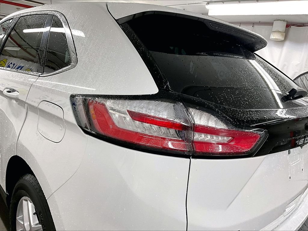 Used 2022 White Ford SEL image 33